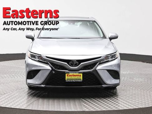 Used 2019 Toyota Camry SE FWD image 2