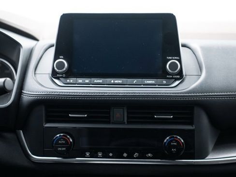 Used 2023 Nissan Rogue SV image 19