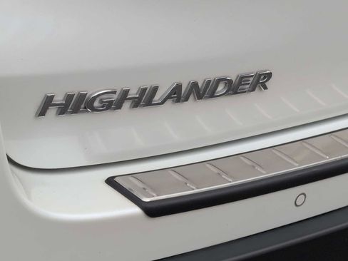 Used 2018 Toyota Highlander Limited Platinum AWD/4WD image 13
