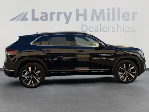 Used 2025 Volkswagen Atlas Cross Sport SEL Premium R-Line AWD/4WD image 6