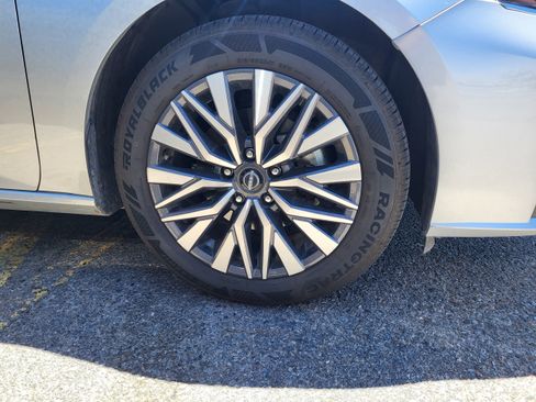 Used 2024 Nissan Altima 2.5 SV FWD image 27