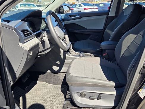 Used 2024 Volkswagen Taos SE image 5