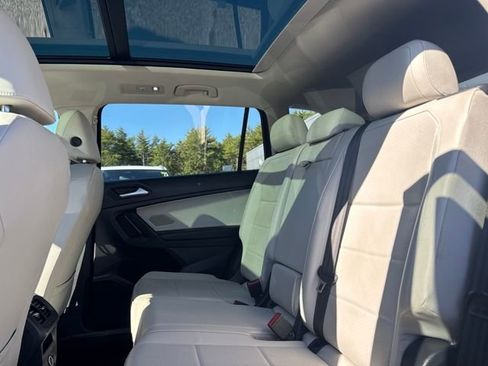 Used 2021 Volkswagen Tiguan SE w/ Panoramic Sunroof Package image 20