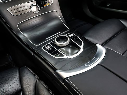 Used 2019 Mercedes-Benz C 300 Sedan image 5