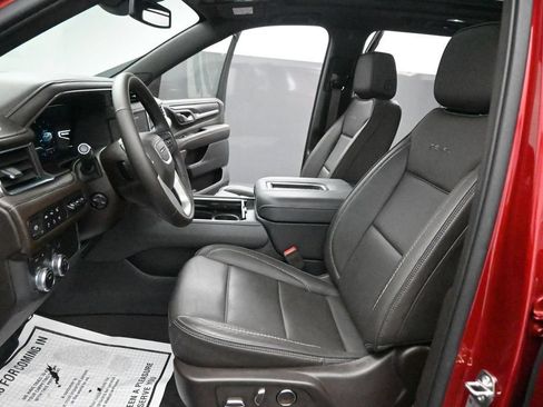 Used 2023 GMC Yukon XL Denali AWD/4WD image 7