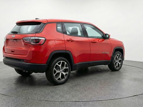 Used 2025 Jeep Compass Limited image 9
