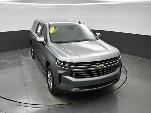 Used 2024 Chevrolet Suburban LT image 23