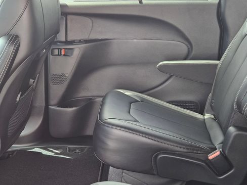 New 2027 Chrysler Pacifica Select FWD image 20