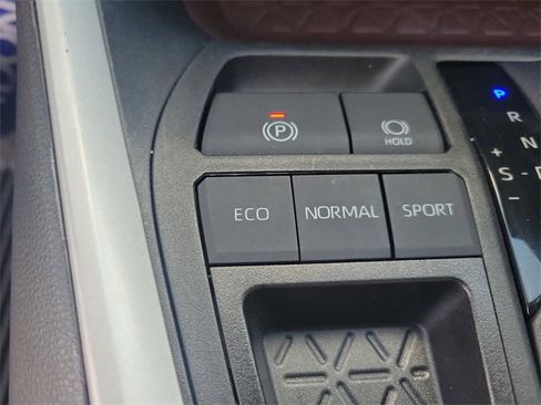 Used 2019 Toyota RAV4 Limited image 32