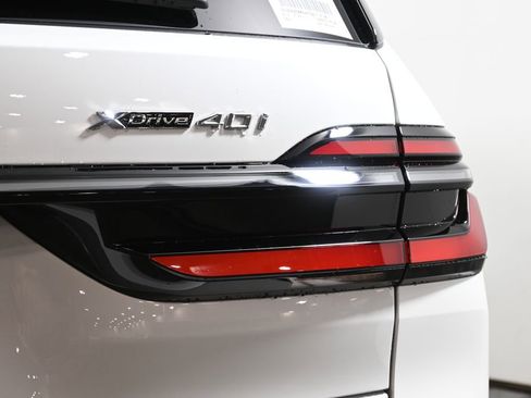 New 2026 BMW X7 xDrive40i w/ M Sport Package AWD/4WD image 13
