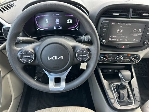 Used 2023 Kia Soul LX FWD image 14
