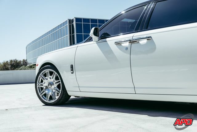 Used 2017 Rolls-Royce Ghost RWD image 34