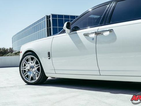 Used 2017 Rolls-Royce Ghost RWD image 34