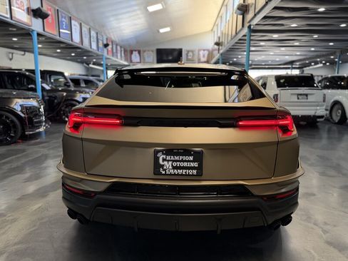 Used 2024 Lamborghini Urus Performante AWD/4WD image 7