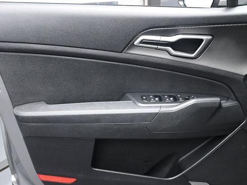 Used 2024 Kia Sportage LX image 16