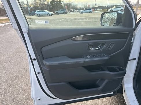Certified 2025 Honda Pilot Elite image 20