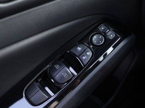 Used 2025 Nissan Altima 2.5 SL FWD image 18