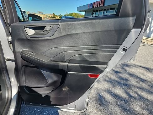 Used 2022 Ford Escape SE image 40