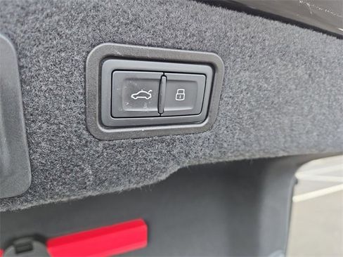 Used 2021 Audi A8 L 4.0T w/ Executive Plus Package image 33