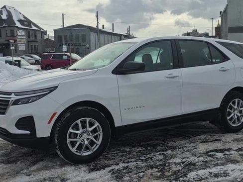 Used 2024 Chevrolet Equinox LS w/ Driver Confidence II Package image 4