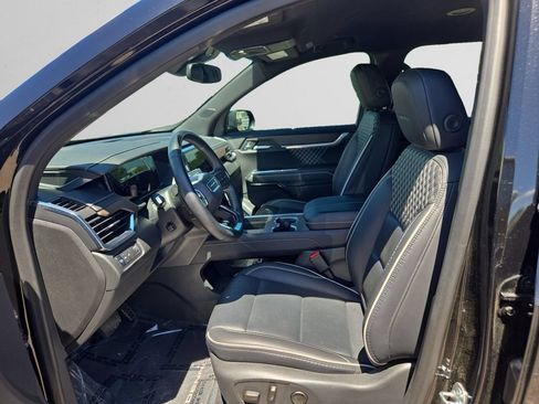 Used 2025 GMC Acadia Denali FWD image 9