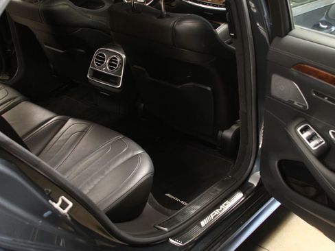 Used 2014 Mercedes-Benz S 63 AMG 4MATIC Sedan w/ Driver Assistance Package image 34