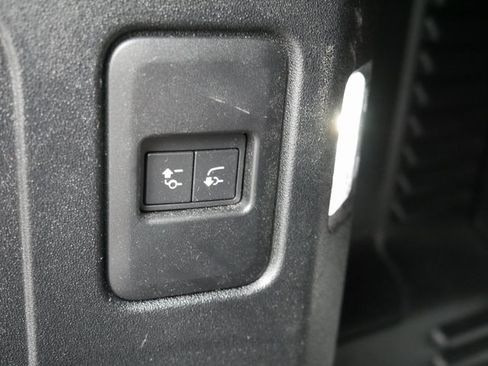 Used 2023 Land Rover Defender 90 Carpathian Edition image 12