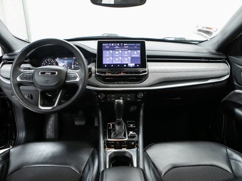 Used 2023 Jeep Compass Latitude image 13