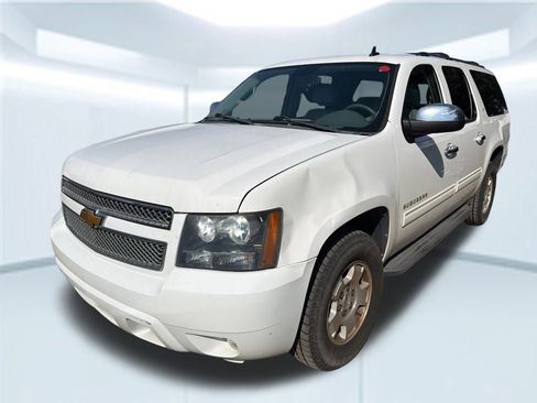 Used 2013 Chevrolet Suburban LT image 2