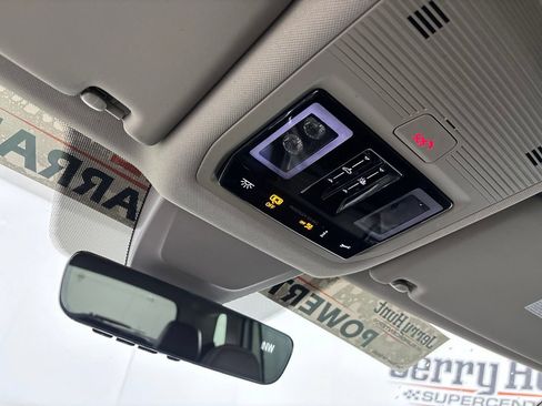 Used 2024 Volkswagen Atlas SEL AWD/4WD image 23