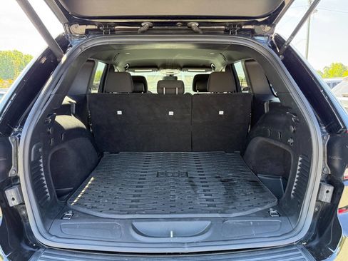 Used 2019 Jeep Grand Cherokee Laredo image 11