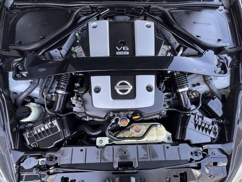 Used 2015 Nissan 370Z Coupe image 21