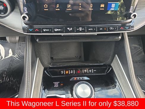 Used 2024 Jeep Wagoneer L Series II w/ Flexible Seating Group image 35