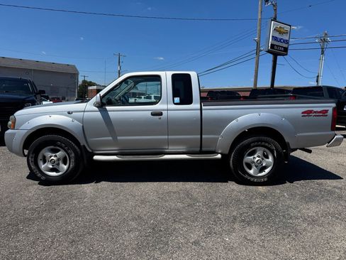 Used 2002 Nissan Frontier SE AWD/4WD image 3