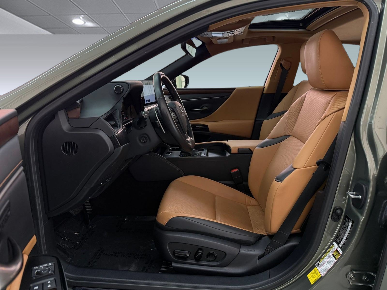 Used 2025 Lexus ES 300h w/ Premium Package FWD image 5