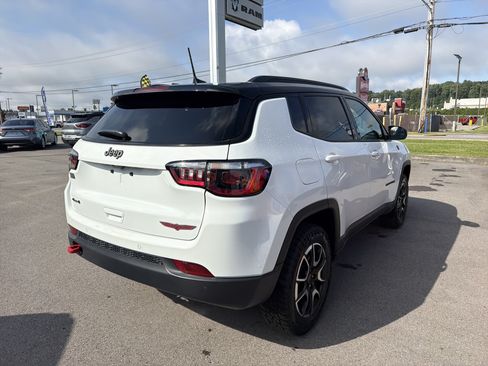 Used 2025 Jeep Compass Trailhawk w/ Trailhawk Convenience Group AWD/4WD image 6