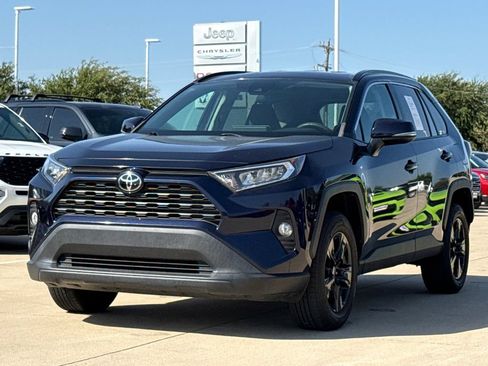 Used 2021 Toyota RAV4 XLE AWD/4WD image 3