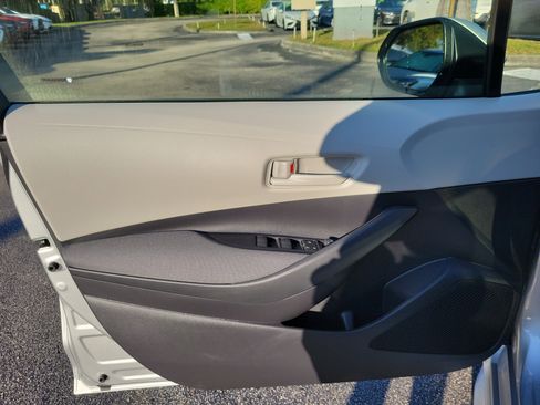 Used 2025 Toyota Corolla LE image 13