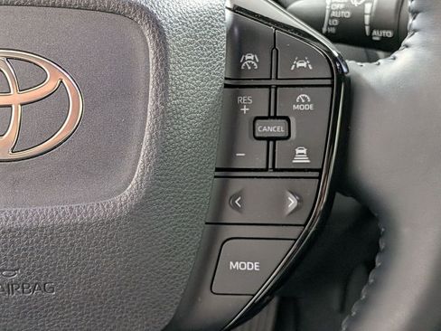 Used 2025 Toyota Prius FWD image 15