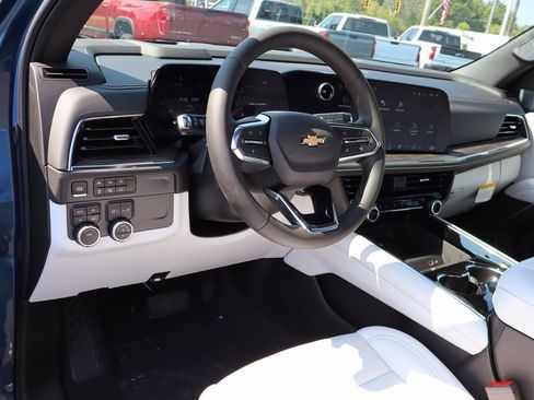 New 2025 Chevrolet Suburban Premier image 5