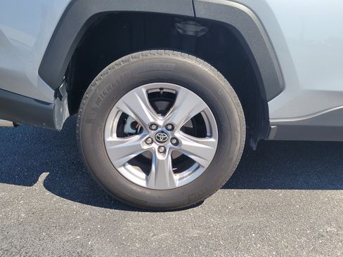 Certified 2025 Toyota RAV4 XLE FWD image 9