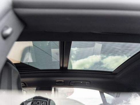Certified 2025 Porsche Macan Electric RWD image 24