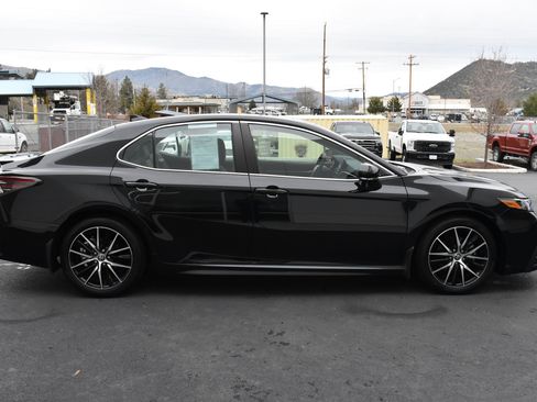 Used 2024 Toyota Camry SE image 5