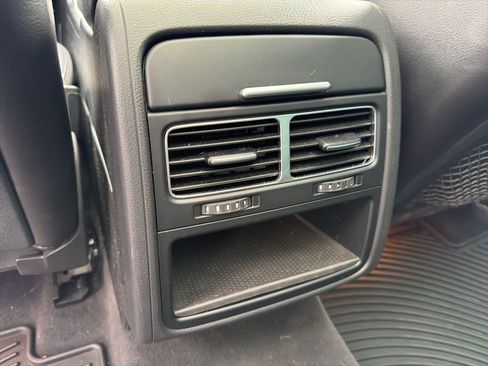 Used 2014 Volkswagen Touareg TDI image 28