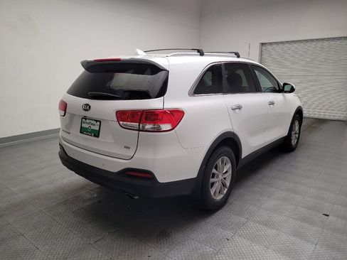 Used 2018 Kia Sorento FWD image 9
