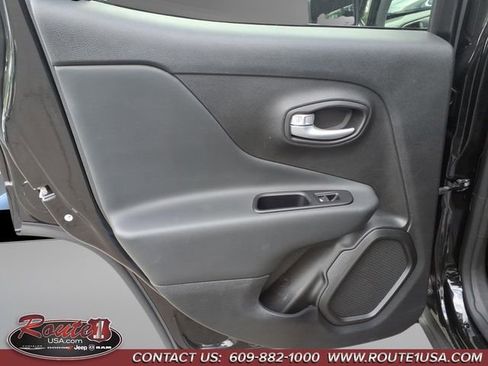 Used 2023 Jeep Renegade Latitude AWD/4WD image 21