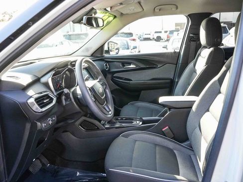 Used 2023 Chevrolet TrailBlazer LT w/ Convenience Package FWD image 16
