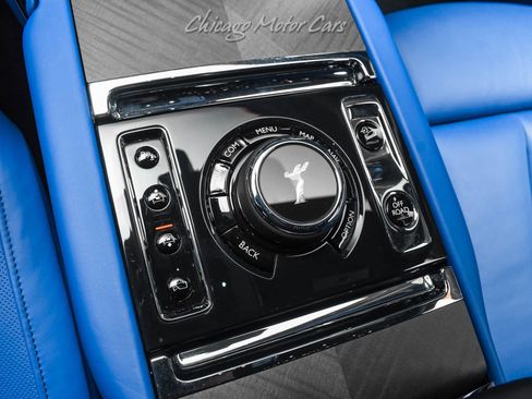 Used 2023 Rolls-Royce Cullinan image 19