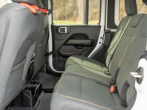 Used 2024 Jeep Wrangler Unlimited Sahara AWD/4WD image 12