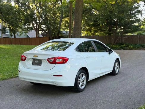Used 2017 Chevrolet Cruze LT FWD image 6